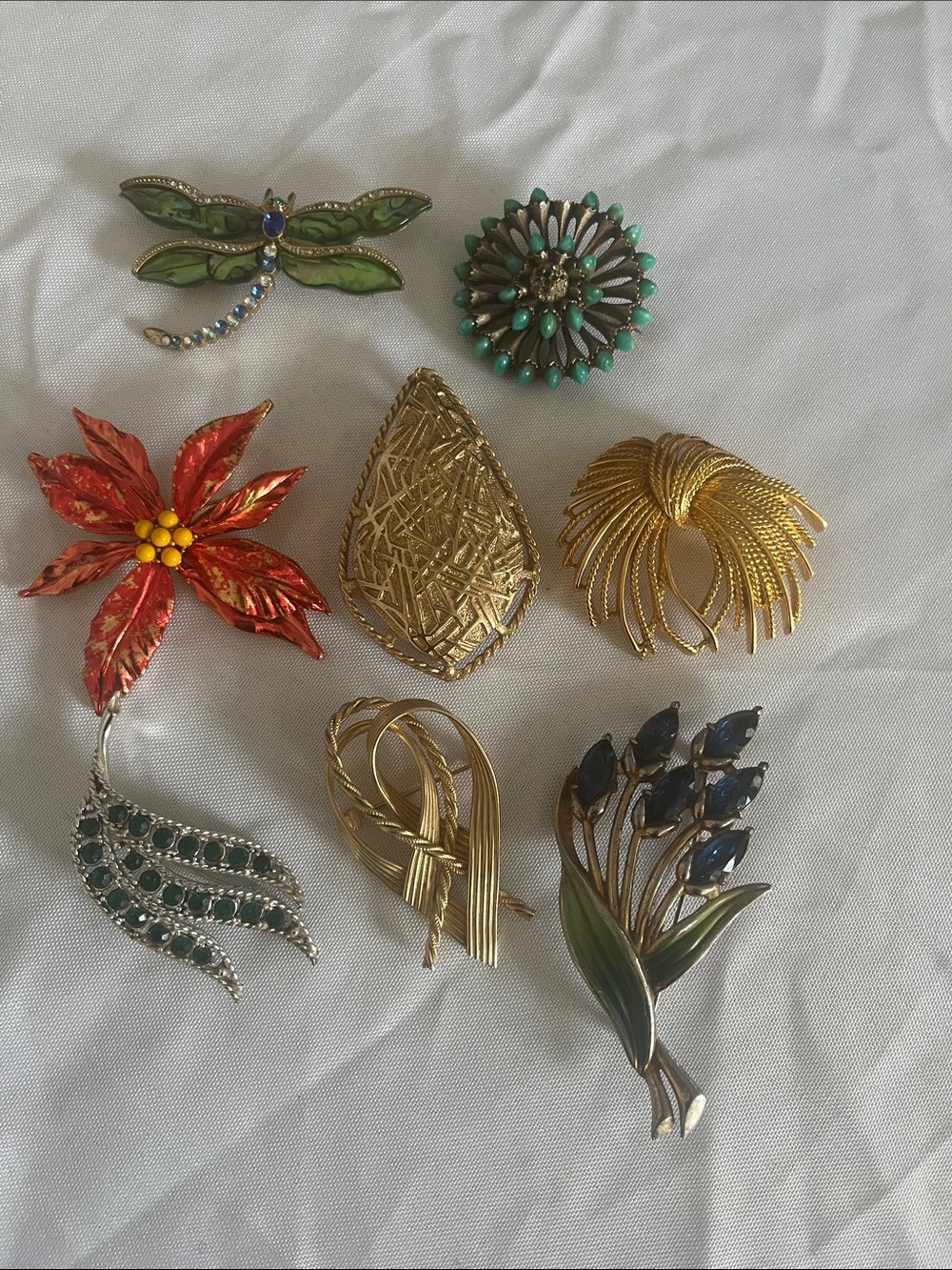 Lot of signed brooches Green and Gold Women’s Jewelry Brooch Set